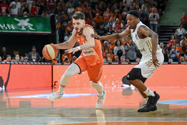 随着更多球 随着更多球