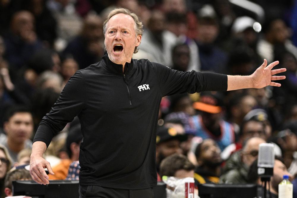 英超第三轮，Big6球队纷纷登场，绿茵场上较量不断，红魔曼联再度成为焦点